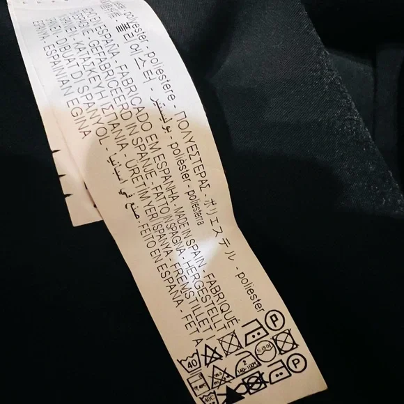 Elegant black dress. An absolute essential. Thick fabric. - Picture 4 of 5